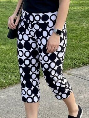 Attyre Women's Capris Cropped Pants Size 14 Black White Pull-on Casual